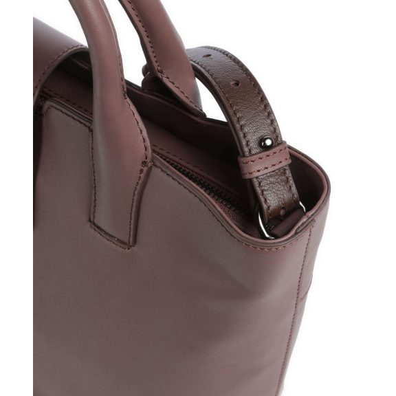 Burkely Modest Meghan Bucket Tote lila bőrtáska Burkely Modest Meghan Bucket Tote lila bőrtáska