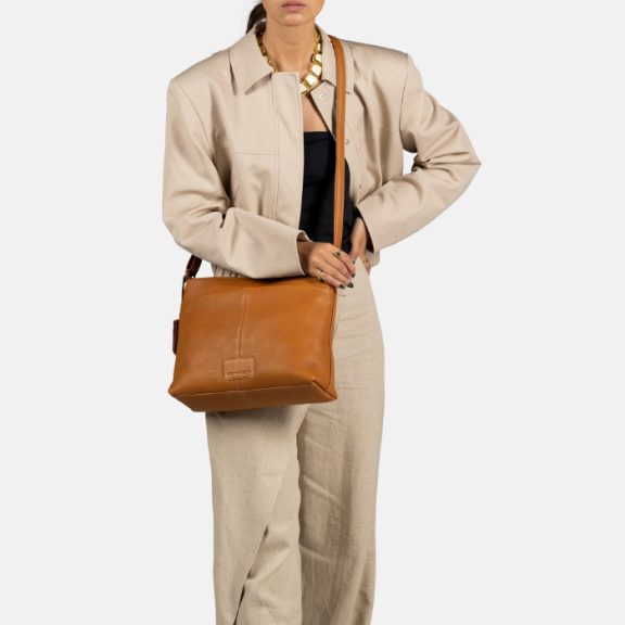 Burkely Soft Skylar Crossbody Bag női bőr válltáska konyakbarna Burkely Soft Skylar Crossbody Bag női bőr válltáska konyakbarna