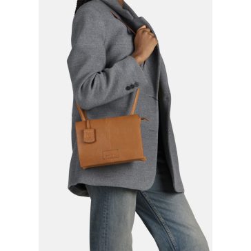   Burkely Soft Skylar Double Pocket Flap bőr válltáska konyakbarna