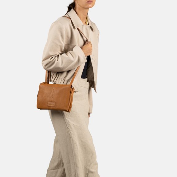 Burkely Soft Skylar Double Pocket Flap bőr válltáska konyakbarna Burkely Soft Skylar Double Pocket Flap bőr válltáska konyakbarna