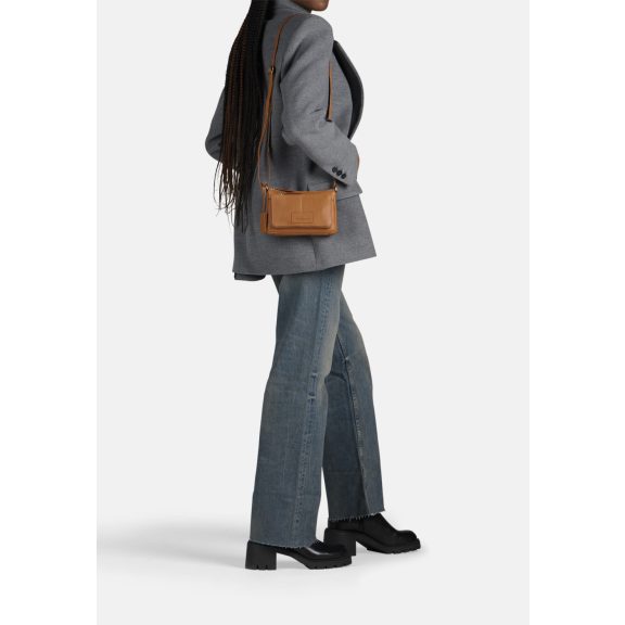  Burkely Soft Skylar Minibag kompakt női bőr válltáska konyakbarna
