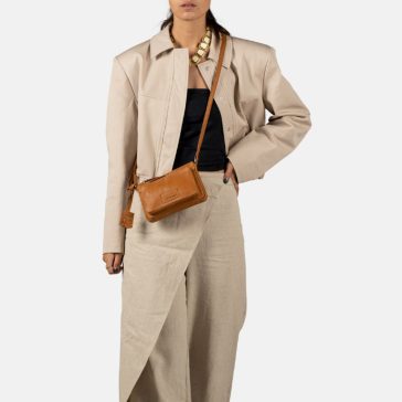    Burkely Soft Skylar Minibag kompakt női bőr válltáska konyakbarna